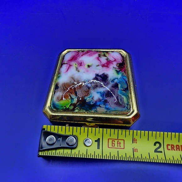 Vintage Pill Box 1.5" Metal Gold Tone Enamel Pink Purple Floral - Picture 5 of 5
